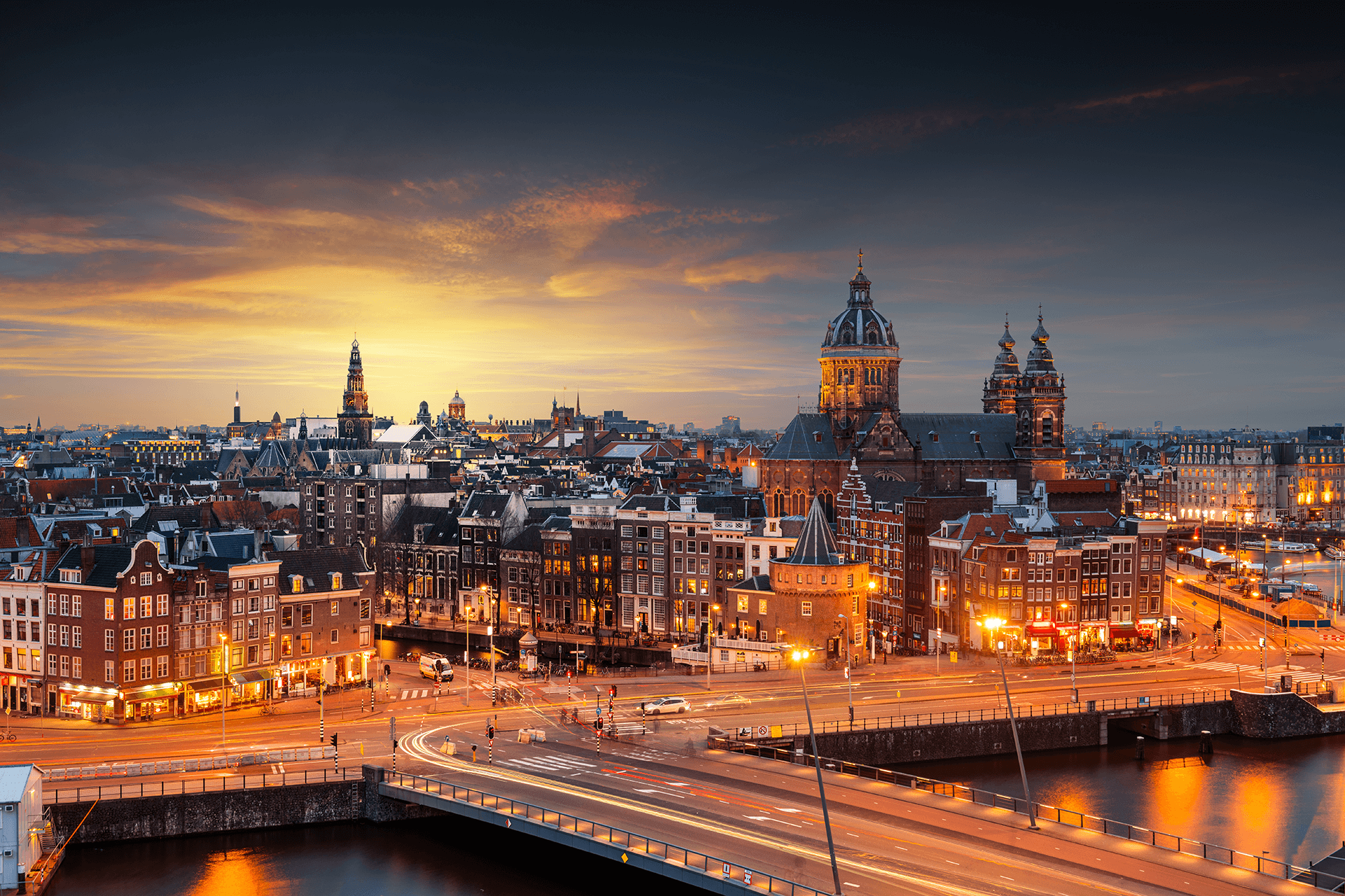 Amsterdam_465605739-1